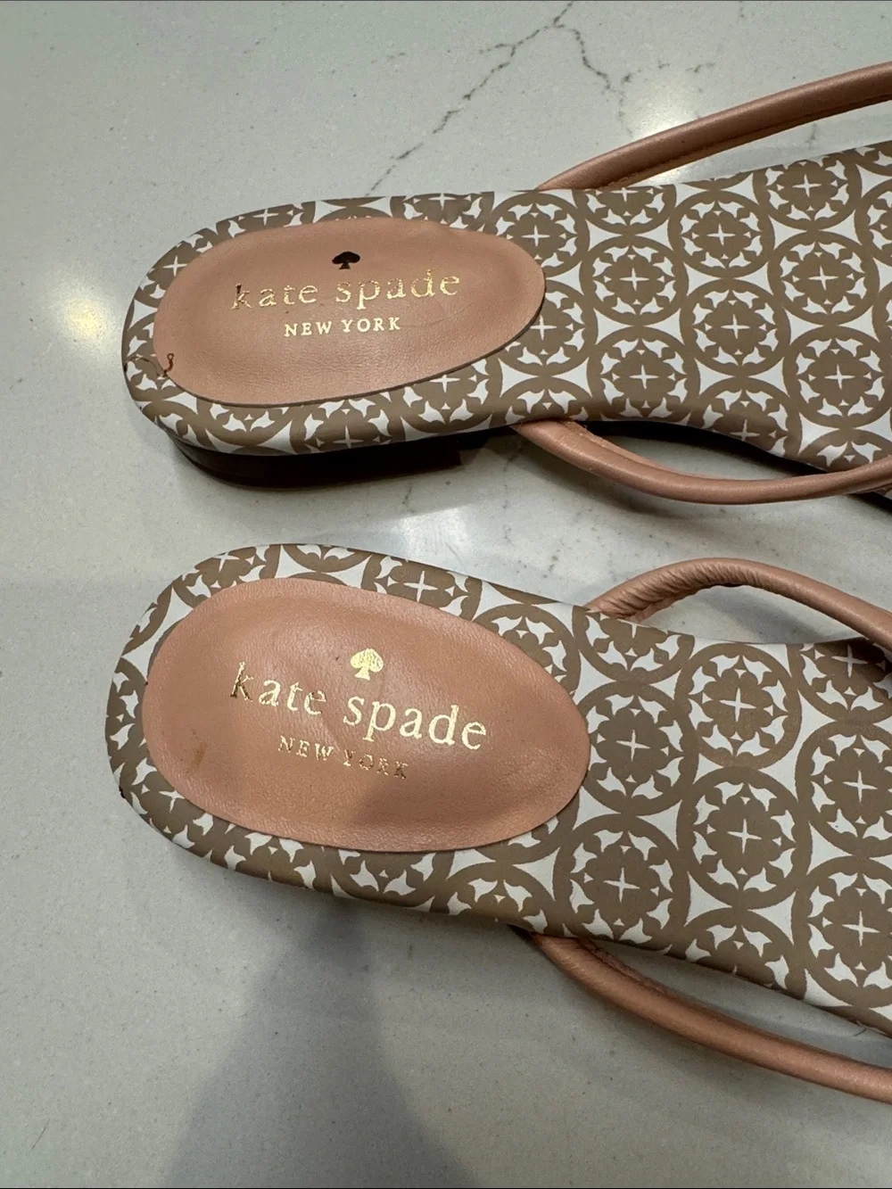Kate Spade Blush Pink Bow Thong Sandals with Patterned Footbed Charm Sz8.5